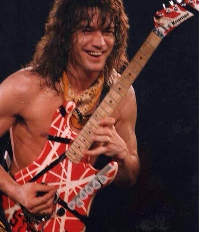 DragonForceさんのインスタグラム写真 - (DragonForceInstagram)「Rest in peace #eddievanhalen - our guitar hero and guitar legend. Thanks for inspiring us all these years with your music. You are the best. ❤️」10月7日 8時53分 - dragonforcehq