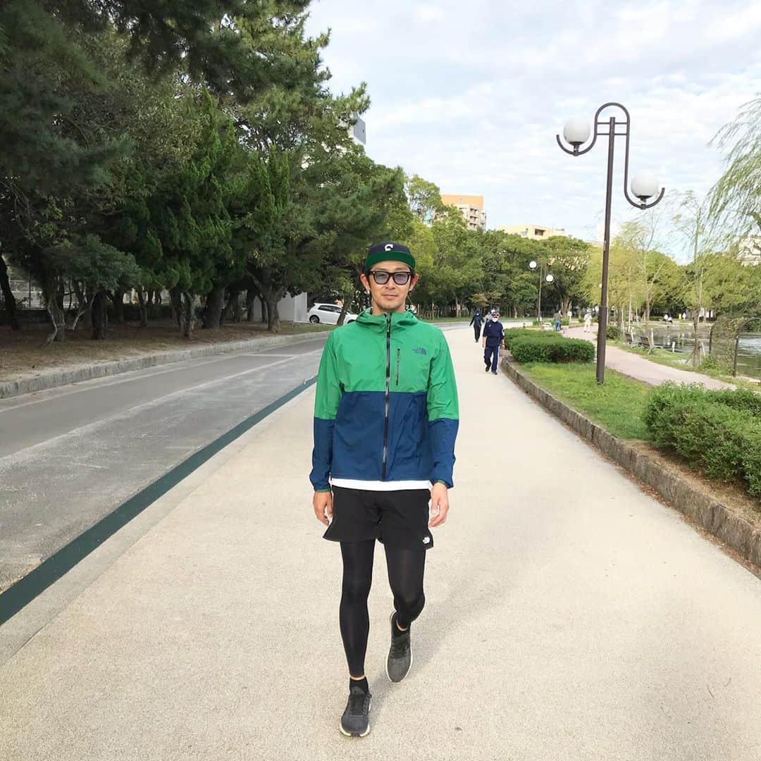 三好ジェームスさんのインスタグラム写真 - (三好ジェームスInstagram)「日課の大濠公園ジョギング！  昨日に続いて爽やか過ぎる先輩に遭遇！  江尻さん^_^  #江尻慎太郎 さん#ホークス#AcroBats #ウォーキング#ジョギング#大濠公園」10月7日 8時46分 - james.arita2946