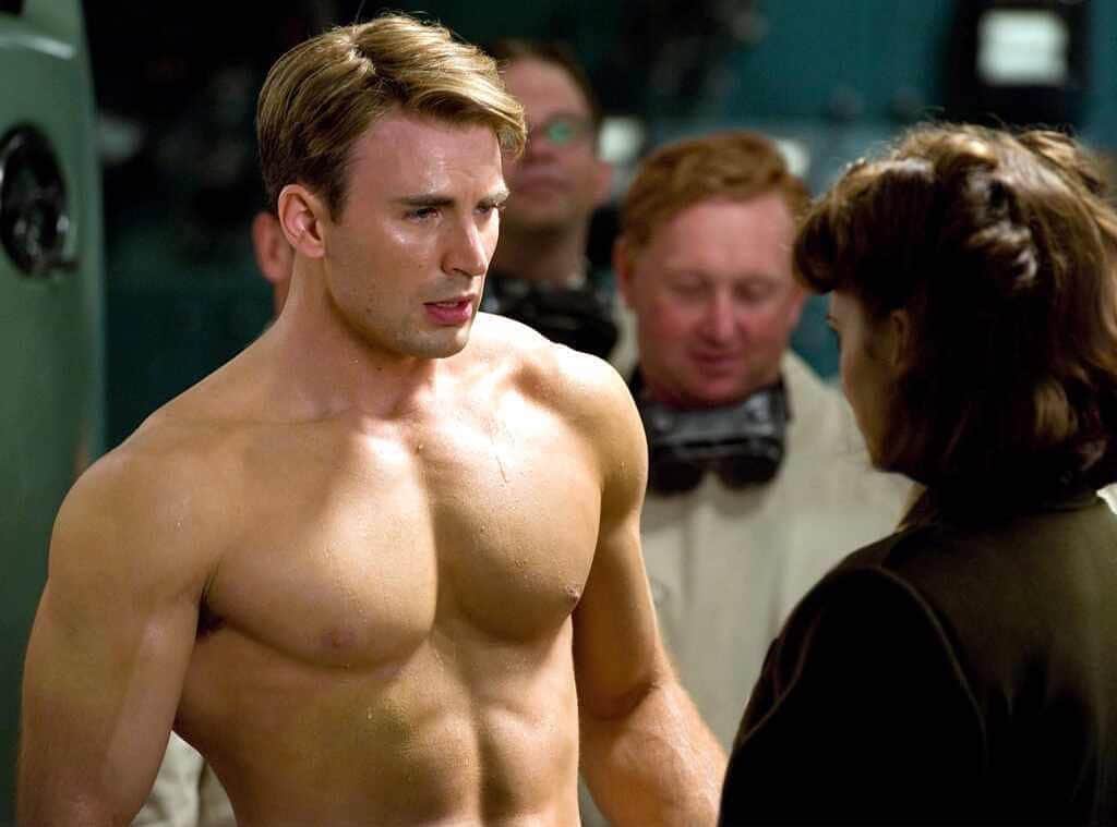 E! Onlineさんのインスタグラム写真 - (E! OnlineInstagram)「"THE TATTOOS. THE ABS. THE DOG. I CANT."— one fan + everyone in our office after seeing Chris Evans' latest video. We could watch this all day...and we will at the link in our bio. (📷: Shutterstock)」10月7日 8時46分 - enews