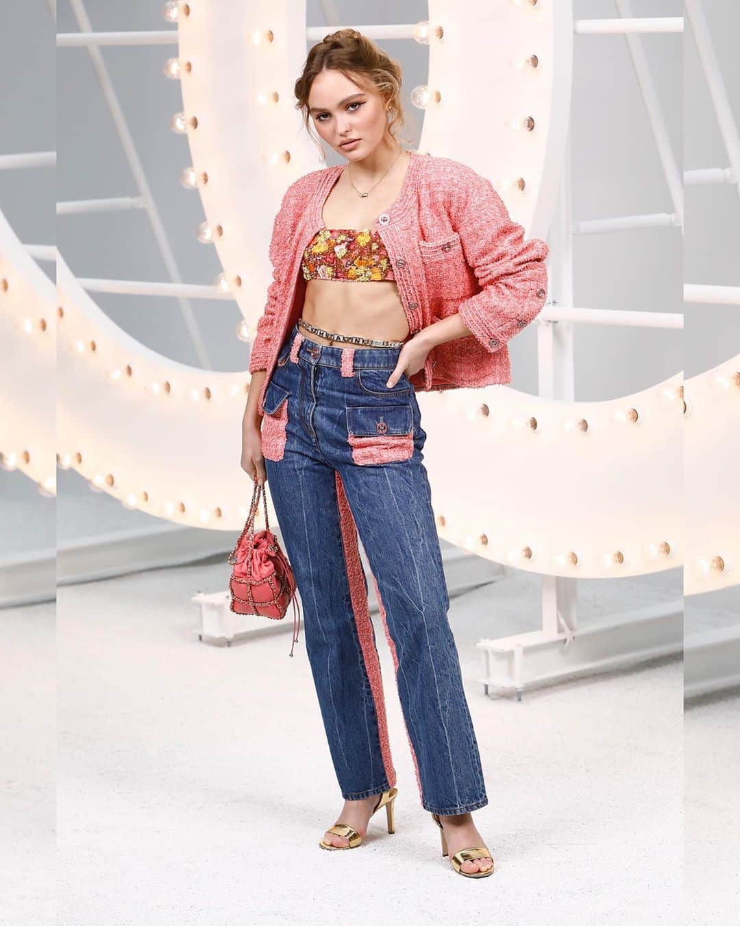 Just Jaredさんのインスタグラム写真 - (Just JaredInstagram)「Lily-Rose Depp shows off midriff while arriving at the Chanel fashion show with mom Vanessa Paradis and Marion Cotillard in Paris #LilyRoseDepp #vanessaparadis  #marioncotillard  Photos: Getty」10月7日 9時02分 - justjared