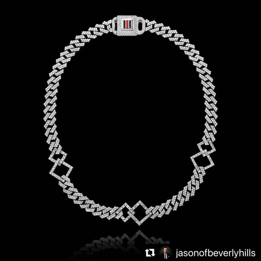 Jason of Beverly Hills Tokyoさんのインスタグラム写真 - (Jason of Beverly Hills TokyoInstagram)「@jasonofbeverlyhills  Not your generic Cuban link chain❗️   #diamonds #ダイアモンド﻿ #jewelry #ジュエリー #necklace #ネックレス﻿ #jasonofbeverlyhills #luxury #ジュエリー #beverlyhills #ビバリーヒルズ﻿ #jasonofbh #ロサンゼルス #ラスベガス﻿ #カスタムデザイン﻿ #カスタムジュエリー﻿ #銀座 #ブティック」10月7日 9時00分 - jasonofbeverlyhills_tokyo