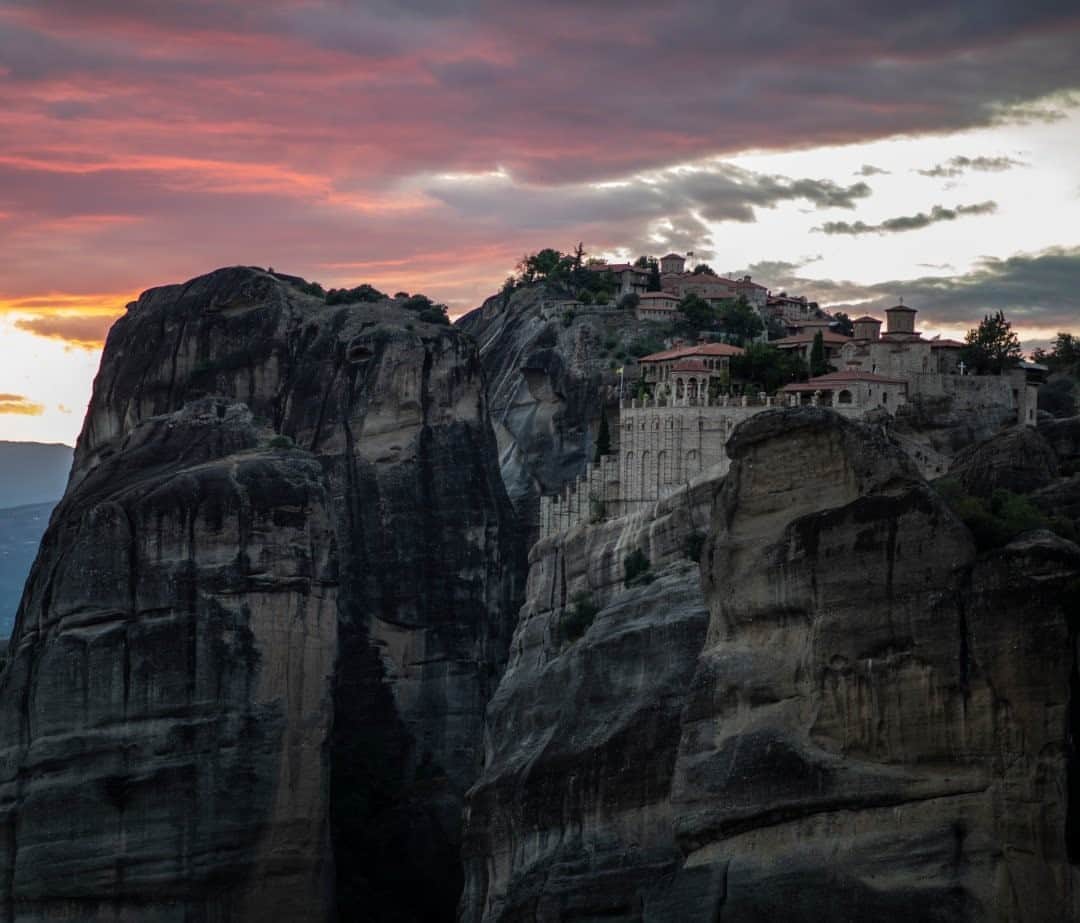 National Geographic Travelさんのインスタグラム写真 - (National Geographic TravelInstagram)「Photo by Muhammed Muheisen @mmuheisen / Meteora, a UNESCO World Heritage site in central Greece, is best known for its clifftop monasteries. For more photos and videos from different parts of the world, follow me @mmuheisen and @mmuheisenpublic. #muhammedmuheisen #Meteora #Greece」10月7日 9時05分 - natgeotravel