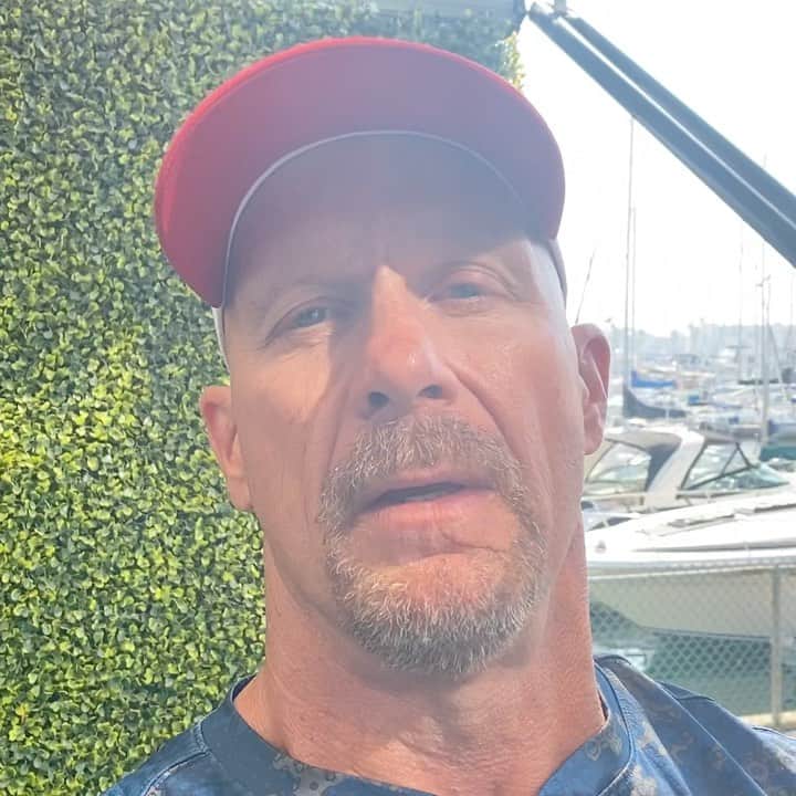 ストーン・コールド・スティーブ・オースチンのインスタグラム：「A day in the life... On the set of Straight Up Steve Austin. @usa_network  #beer #margarita #craftbeer  @esbcbrews」