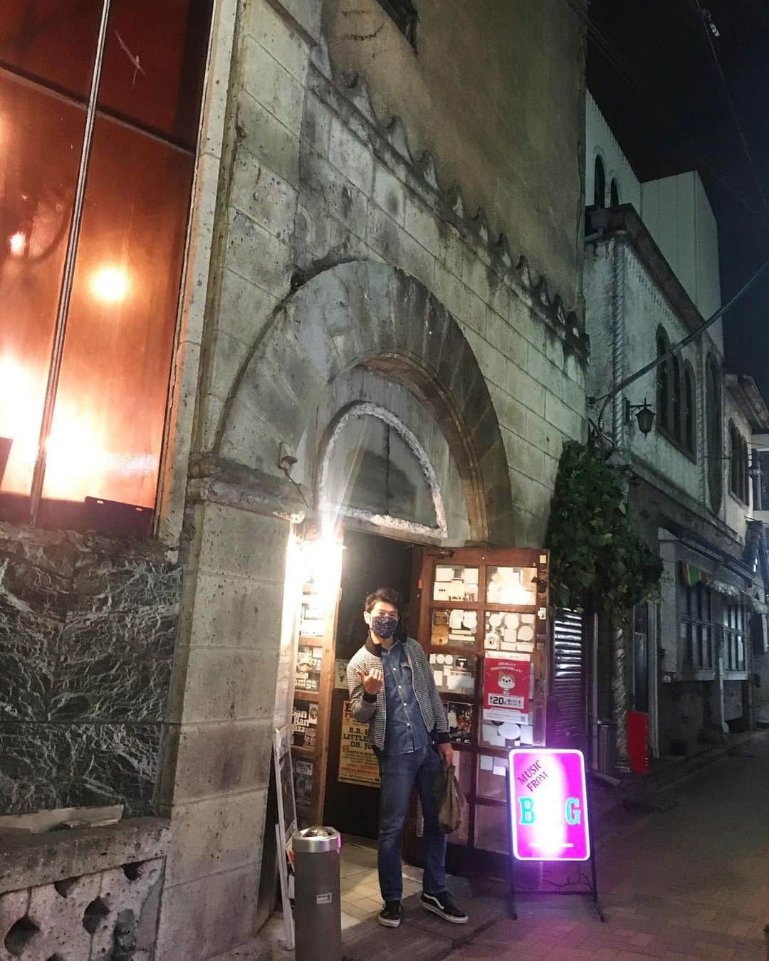 MONKYさんのインスタグラム写真 - (MONKYInstagram)「昨夜は渋谷BYGにてsax lesson♬  壁を覆っていた蔦がなくなって味わい深い壁に歴史を感じます。 BYG、いつもありがとうございます😊」10月7日 9時06分 - ____monky____