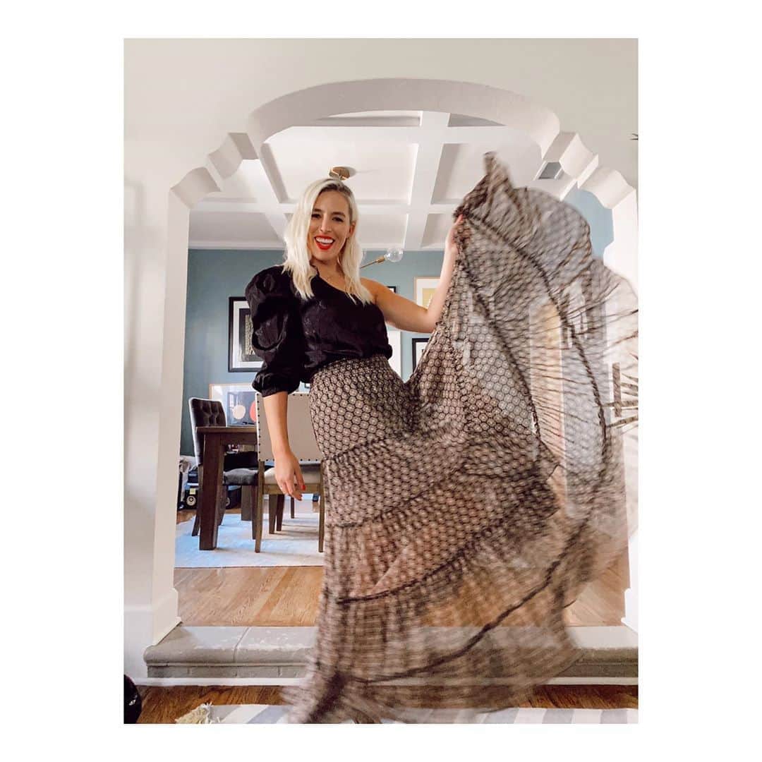 ティーバッグスさんのインスタグラム写真 - (ティーバッグスInstagram)「LA muse ✨ The gorgeous @loveandloathingla stunning in our Bianca top and Ananda skirt. Tap through today’s story for our favorite #MISAmuse looks of the week. #MISAworld」10月7日 9時16分 - misa_losangeles
