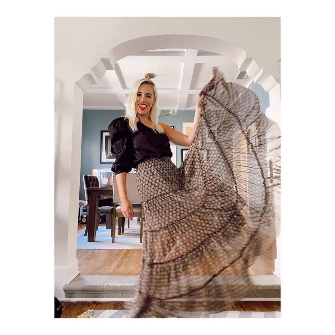 のインスタグラム：「LA muse ✨ The gorgeous @loveandloathingla stunning in our Bianca top and Ananda skirt. Tap through today’s story for our favorite #MISAmuse looks of the week. #MISAworld」