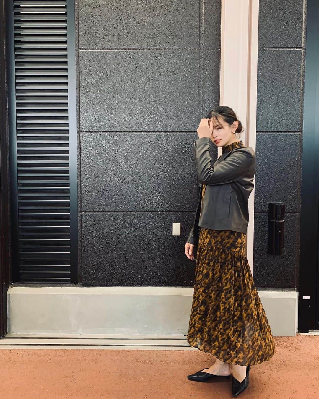 小田切恵子さんのインスタグラム写真 - (小田切恵子Instagram)「すっかり秋🐆🤎🐆🤎  今年はレザーの出番が多そうです。  #ootd#fashion#outfit#ママコーデ#カジュアルコーデ#アテニア#attenir」10月7日 14時44分 - keikoodagiri101