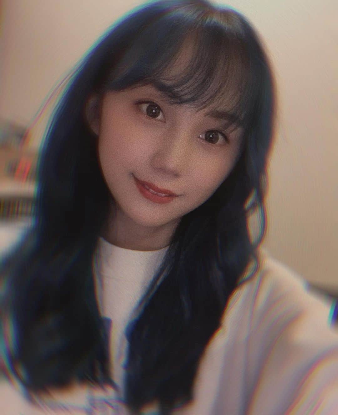 のインスタグラム：「髪の毛が青色になりました☺️ : わーいわーい😚🌎 久々に前髪も作ったので気分るんるんですわ〜 : #haircolor #hairstyles #haircut #ヘアカラー　#ハイトーン」