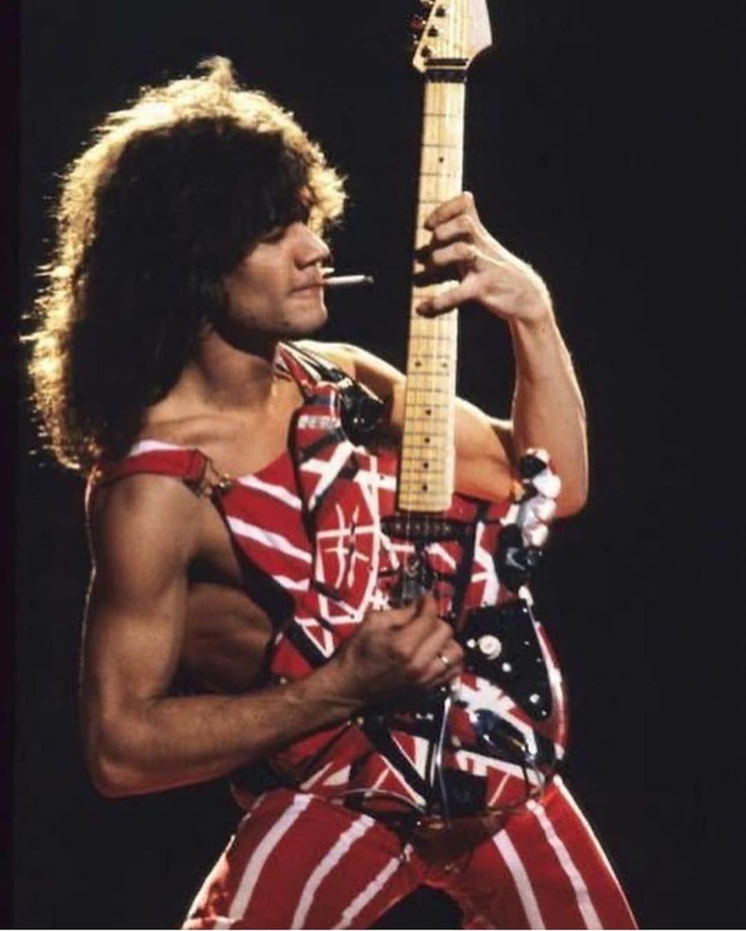 Carolina Gonzalezさんのインスタグラム写真 - (Carolina GonzalezInstagram)「🎸Growing up in a family of musicians, Eddie Van Halen was a huge influence to us and anyone who truly knows me knows how much I loved Van Halen in my teenage years....soo 💔 to hear of his passing....thank you soo much for all that you gave and left behind🙏🏽🎸✨Godspeed to you in your transition ✨」10月7日 9時29分 - cgonzalezbeauty