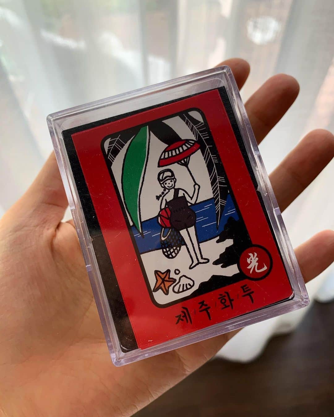 チン・ソヨンのインスタグラム：「#결투신청하시죠 #동전바꿔와」