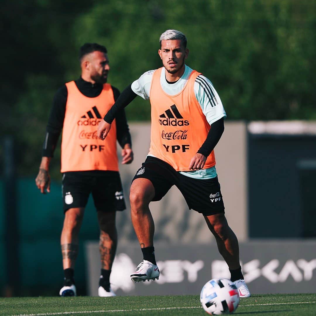 レアンドロ・ダニエル・パレデスのインスタグラム：「Solo dos días..⏳ Pensando ya en el partido 👀💪🏼!  #VamosArgentina 🇦🇷」