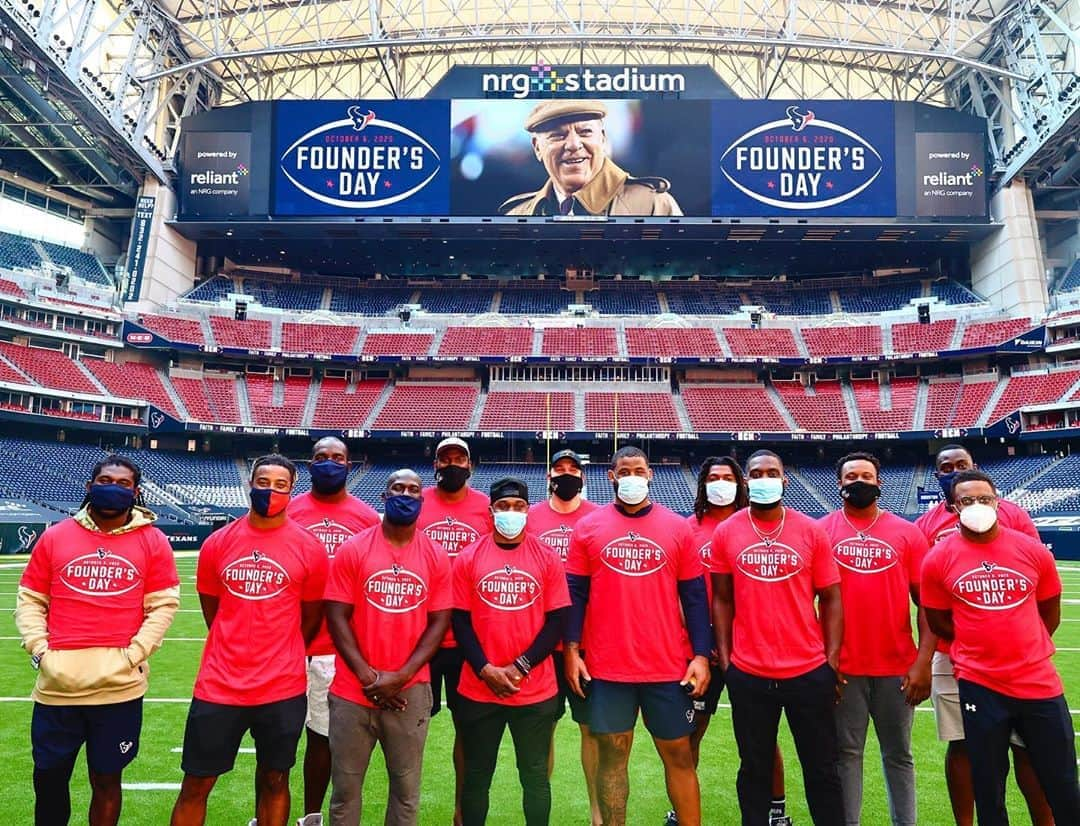 ヒューストン・テキサンズさんのインスタグラム写真 - (ヒューストン・テキサンズInstagram)「The #Texans spent their morning reading to second grade students from @houstontxisd as part of Founder’s Day! #TexansCare」10月7日 9時55分 - houstontexans