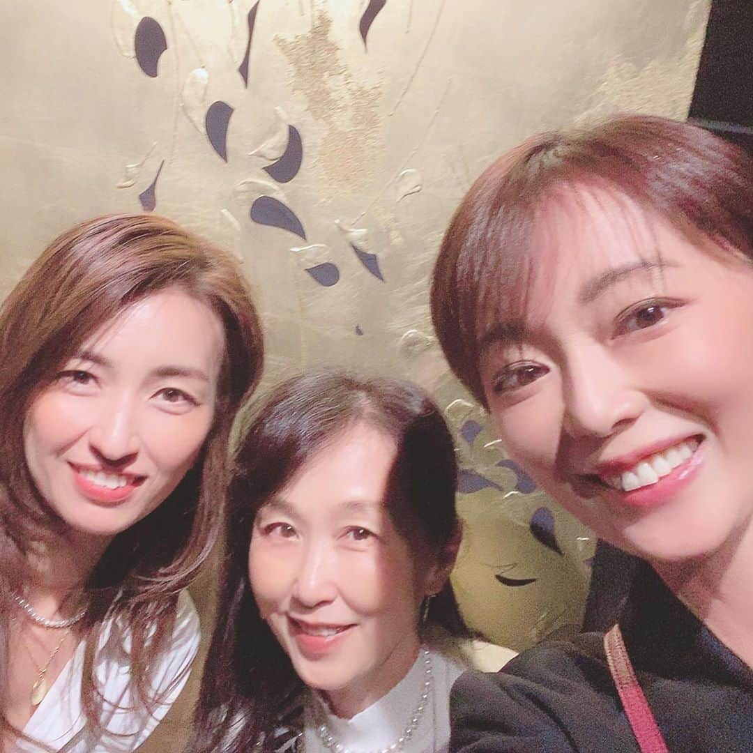 葉月里緒奈さんのインスタグラム写真 - (葉月里緒奈Instagram)「女子会at Prime 42 by NEBRASKA FARMS。 見晴らし抜群！ お料理も美味しくボリューミー！ またまた素敵なお店をチョイスしてくれありがとう！ #女子会#ランチ会#新橋グルメ#汐留グルメ#汐留ランチ #prime42bynebraskafarms#cabサーロインステーキ #スズキのポワレ #コーンポタージュ#ニューヨークチーズケーキ#白ワインで乾杯#眺望最高 #夜にまた行きたいな #次回はどこに行こうか #今から楽しみ#rionahazuki」10月7日 10時06分 - riona_hazuki