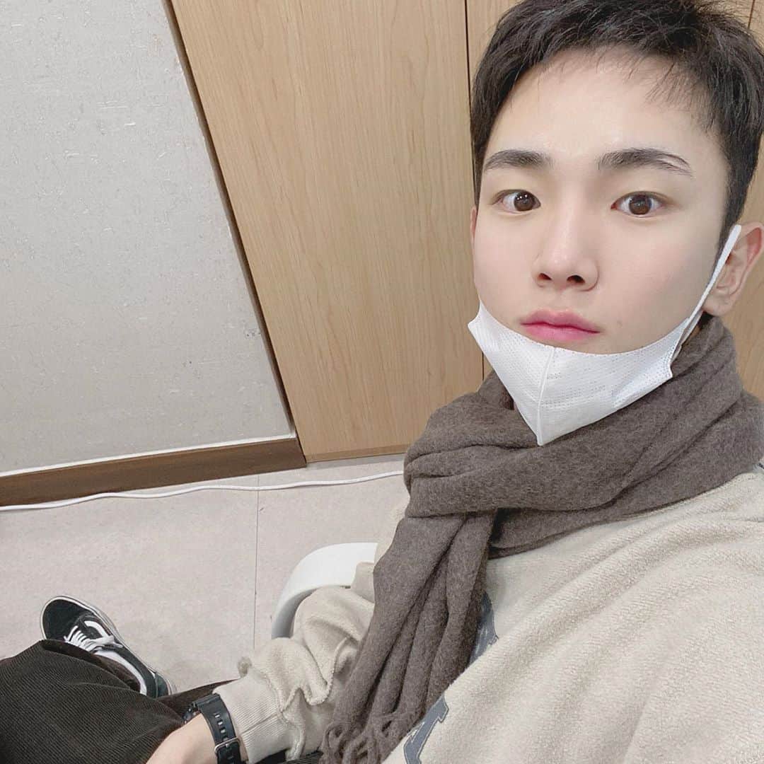 SHINeeのインスタグラム：「. 2020 KEY'S BACK! 🗝  おかえりなさい #キー ！ 🎉 またみなさんと一緒に道を歩きはじめるキー、そしてSHINeeへの応援を引き続きよろしくお願いします。  SHINee WORLD Jのみなさんへのメッセージが届きました！  shineeworld-j.smtown-fc.jp  #KEY @bumkeyk #SHINee #シャイニー #KEYisBACK #2020_SHINeeisBACK 💎」