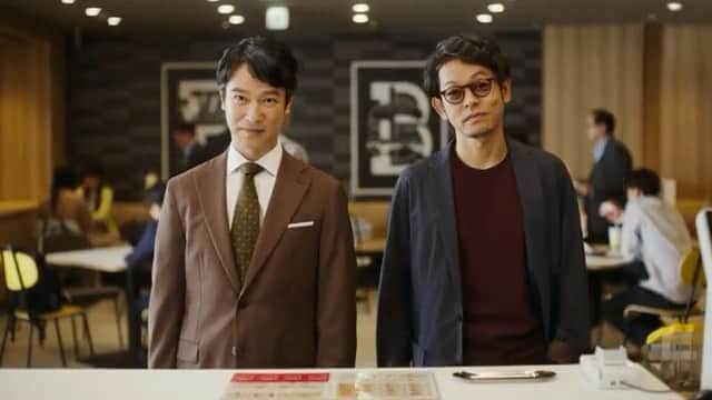 山中崇のインスタグラム：「マクドナルドCM「変わらない、おいしさ。ダブルチーズバーガー」篇に出演いたしました。 良かったらご覧ください。 変わっていくもの、変わらないもの。 共演は堺雅人さんです。」