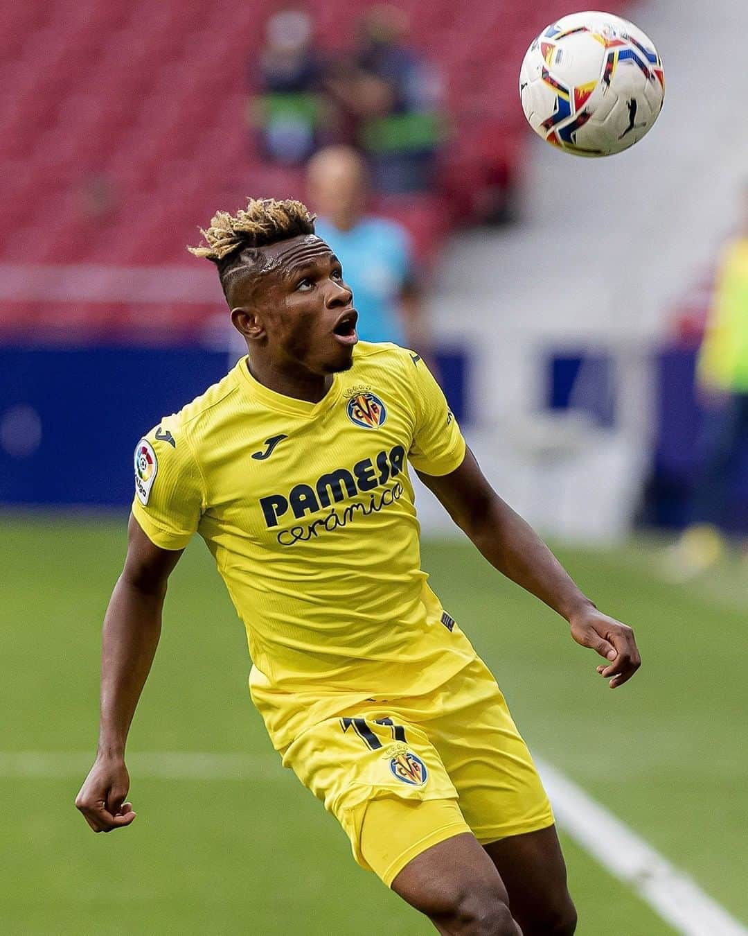 LFPさんのインスタグラム写真 - (LFPInstagram)「💛 With the target in sight! 🌟  • 🌟 ¡Con el objetivo en la mira! 💛  • #Chukwueze #Villarreal #LaLiga #LaLigaSantander #Football #YouHaveToLiveIt #HayQueVivirla」10月7日 10時21分 - laliga