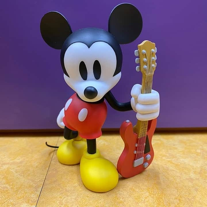 MEDICOM TOYさんのインスタグラム写真 - (MEDICOM TOYInstagram)「🎸👍 © Disney  #ミッキー #ミッキーマウス #ディズニー #ナンバーナイン #メディコムトイ #mickey #mickeymouse #disney #numbernine #vcd #medicomtoy」10月7日 10時30分 - medicom_toy