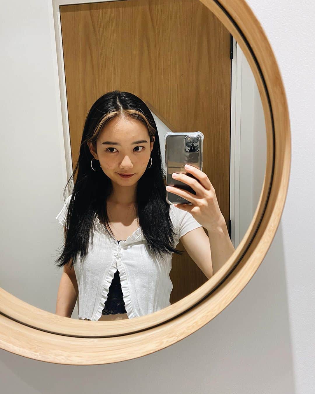 青山舞莉のインスタグラム：「𝐢 𝐦𝐢𝐬𝐬 𝐭𝐡𝐞 𝐡𝐚𝐢𝐫  この髪色またしたいよ〜」