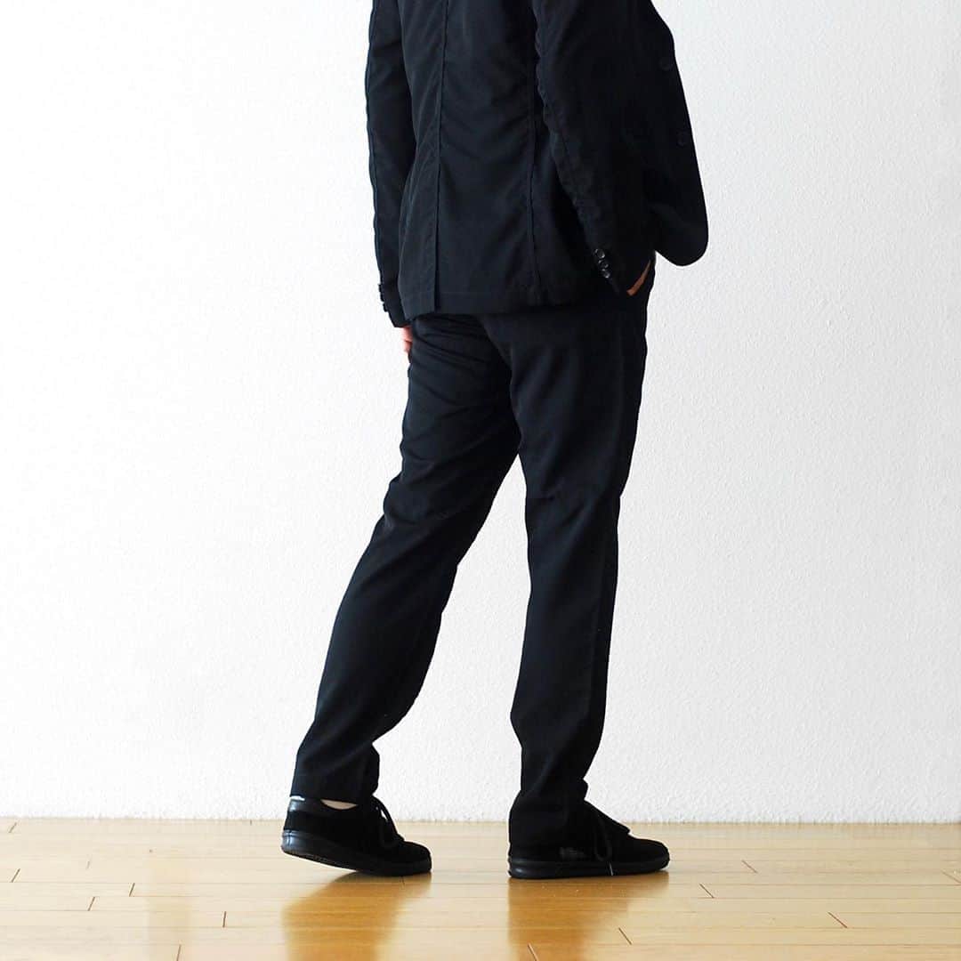 のインスタグラム：「_ ［20AW NEW ITEM ］ COMME des GARCONS HOMME / コム デ ギャルソン・オム "2B ジャケット - トロピカルウール -" / ¥64,900- "スリムトラウザーズ - トロピカルウール -" / ¥31,900-  _ 〈online store / @digital_mountain〉 jacket→ https://www.digital-mountain.net/shopdetail/000000012079/  pants→ https://www.digital-mountain.net/shopdetail/000000012078/ _ 【オンラインストア#DigitalMountain へのご注文】 *24時間受付 *15時までご注文で即日発送 *1万円以上ご購入で送料無料 tel：084-973-8204 _ We can send your order overseas. Accepted payment method is by PayPal or credit card only. (AMEX is not accepted)  Ordering procedure details can be found here. >>http://www.digital-mountain.net/html/page56.html  _ #COMMEdesGARCONS #COMMEdesGARCONSHOMME #コムデギャルソン・オム _ 本店：#WonderMountain  blog>> http://wm.digital-mountain.info _ 〒720-0044  広島県福山市笠岡町4-18  JR 「#福山駅」より徒歩10分 #ワンダーマウンテン #japan #hiroshima #福山 #福山市 #尾道 #倉敷 #鞆の浦 近く _ 系列店：@hacbywondermountain _」