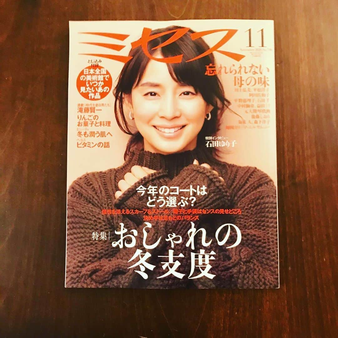 光野桃のインスタグラム：「【掲載誌のお知らせ】ミセス11月号の巻頭ファッション特集『おしゃれの冬支度』巻頭にショートエッセイを寄稿させていただきました。 テーマは、新しい時代のおしゃれとは？ ヒントは、生命力と透明な自我。 よかったらぜひご覧ください。  #ミセス #ミセス11月号」