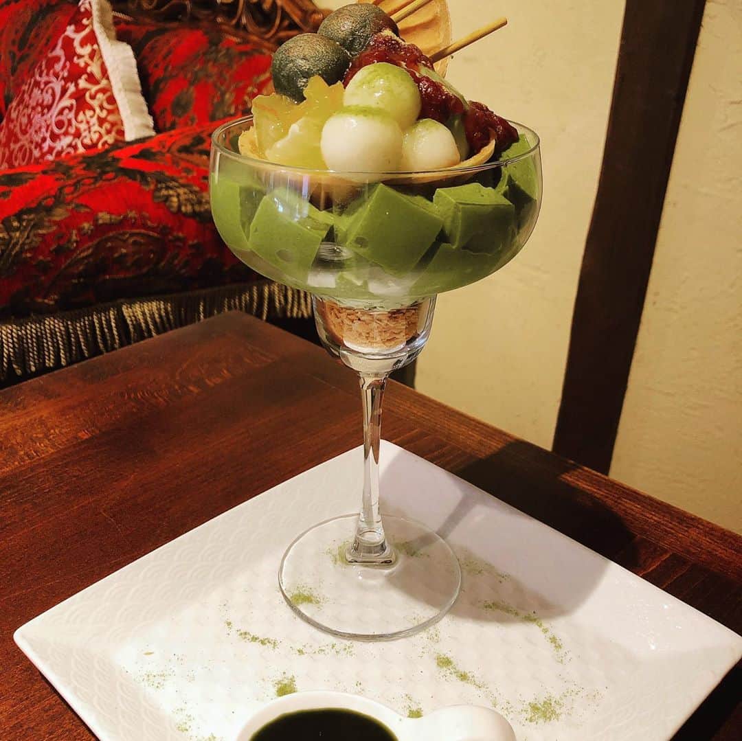 嶺恵斗さんのインスタグラム写真 - (嶺恵斗Instagram)「抹茶パフェ。 ・ 載せ忘れの抹茶シリーズ✨ これもボリューム満点！ 白玉とお団子までのってるパフェは 初めてでした❣️ 楽しいお話とともにいただくスイーツは、最高に美味でございました♪ ・ #ある日の休日 #カフェ好きな人と繋がりたい #抹茶パフェ #豪華 #スイーツ好きな人と繋がりたい #東京#ロマン亭 #新宿御苑 #主婦日記 #嶺恵斗 #love #maccha #sweets」10月7日 10時58分 - etsuko__7