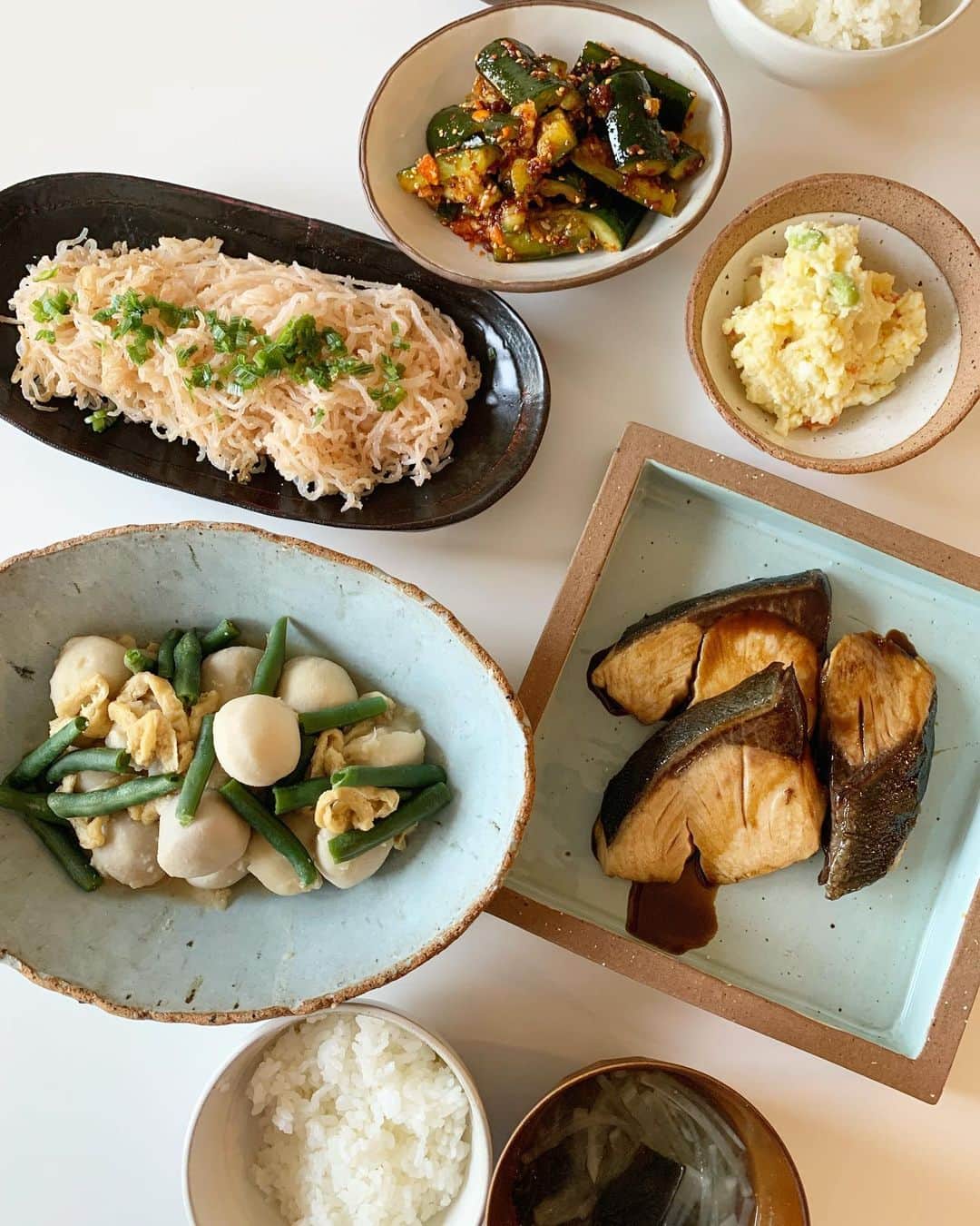 のインスタグラム：「先日のおうちごはん。 めっちゃ和食。 며칠전의 집밥  #일식 . . #집밥 #저녁밥 #일본가정식 #리나스테이블 #おうちごはん #和食 #ぶりの照り焼き #晩ごはん #RinasTable #japanesefood #homemade」