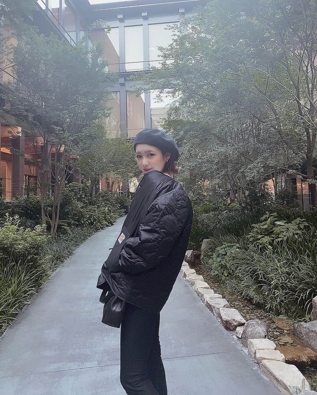 MIYUのインスタグラム：「お店のお姉さんに﻿ 丸みのあるおデコを褒められた日…👶🏼﻿ ﻿ ﻿ ﻿ すっかり秋ですね〜🍂﻿ ﻿ ﻿ ﻿ ﻿ #MIYUしふく も﻿ 秋仕様になりました😊﻿ ﻿ 　　﻿ ﻿ ベレー帽、﻿ 久しぶりにかぶった〜〜♩﻿ ﻿ ﻿ ﻿ ﻿ ⋆٭⋆⚾︎- - - - - - - - - - - - - - - - -⚾︎⋆٭⋆﻿ ﻿ ﻿ ﻿ 本日、18:00〜﻿ PLAY BALL⚾️🔥﻿ ﻿ ﻿ 昨日はBsGirls OGのMANAが﻿ すごく頑張っていて、﻿ 私もパワーをもらいました💪🏻✨﻿ ﻿ ﻿ …と、同時に﻿ すごく会いたくなりました。(笑)﻿ ﻿ ﻿ ﻿ ちなみに﻿ ほぼ毎日連絡取っています😂❣️﻿ ﻿ ﻿ ﻿ ﻿ ﻿ #オリックス #Bs2020 #BsGirls #オリ姫﻿ #野球 #プロ野球 #オリックスバファローズ #超革新系﻿ #野球女子　#野球好き　#京セラドーム大阪　﻿ #ほっともっとフィールド神戸　﻿ #baseball #ORIX #Buffaloes #BINNOVATION﻿ #MIYU #miyu_337  #🐼 ﻿ ﻿ ﻿」