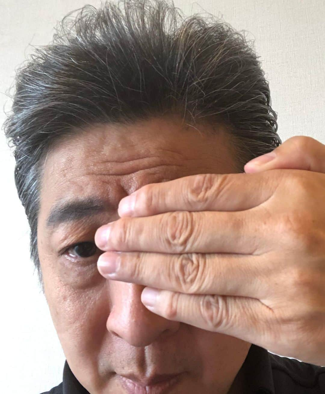 杵屋勝四郎さんのインスタグラム写真 - (杵屋勝四郎Instagram)「か、悲しい！ エディバンヘイレンが死去 65歳まだ若いのに 世界を制覇した方テクニックといい全て最高だったのに、合掌 ぴえん #エディバンヘイレン#バンヘイレン#スーパースター#村治#勝四郎#音楽#エンターテインメント#歌舞伎#チワワ#勝四助」10月7日 11時11分 - kineyakatsushiro