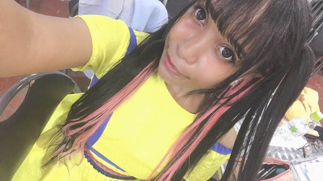 ありぃさんのインスタグラム写真 - (ありぃInstagram)「昨日ありがとうございました！  本日も池袋リヴォイス💞 💛出番: 18:20 💛特典会: 18:50  ワンコインライブです！LivePocketで予約したら¥500でライブ楽しめます🥰 会いに来てくれたら嬉しいです_(:3 」∠)_ 。 。 。 #自撮り #自撮り女子 #アイドル #ライブ情報 #夢ペディア #アイドル衣装 #池袋リヴォイス #kawaii #可愛い #kawaiiblackgirls #blackgirlsarekawaii #youは何しに日本へ」10月7日 11時15分 - arijapan_