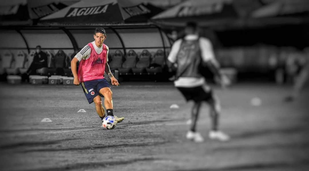 サッカー コロンビア代表チームのインスタグラム：「🎩 Pura magia 🔥  @jamesrodriguez10   #VamosColombia 🇨🇴」
