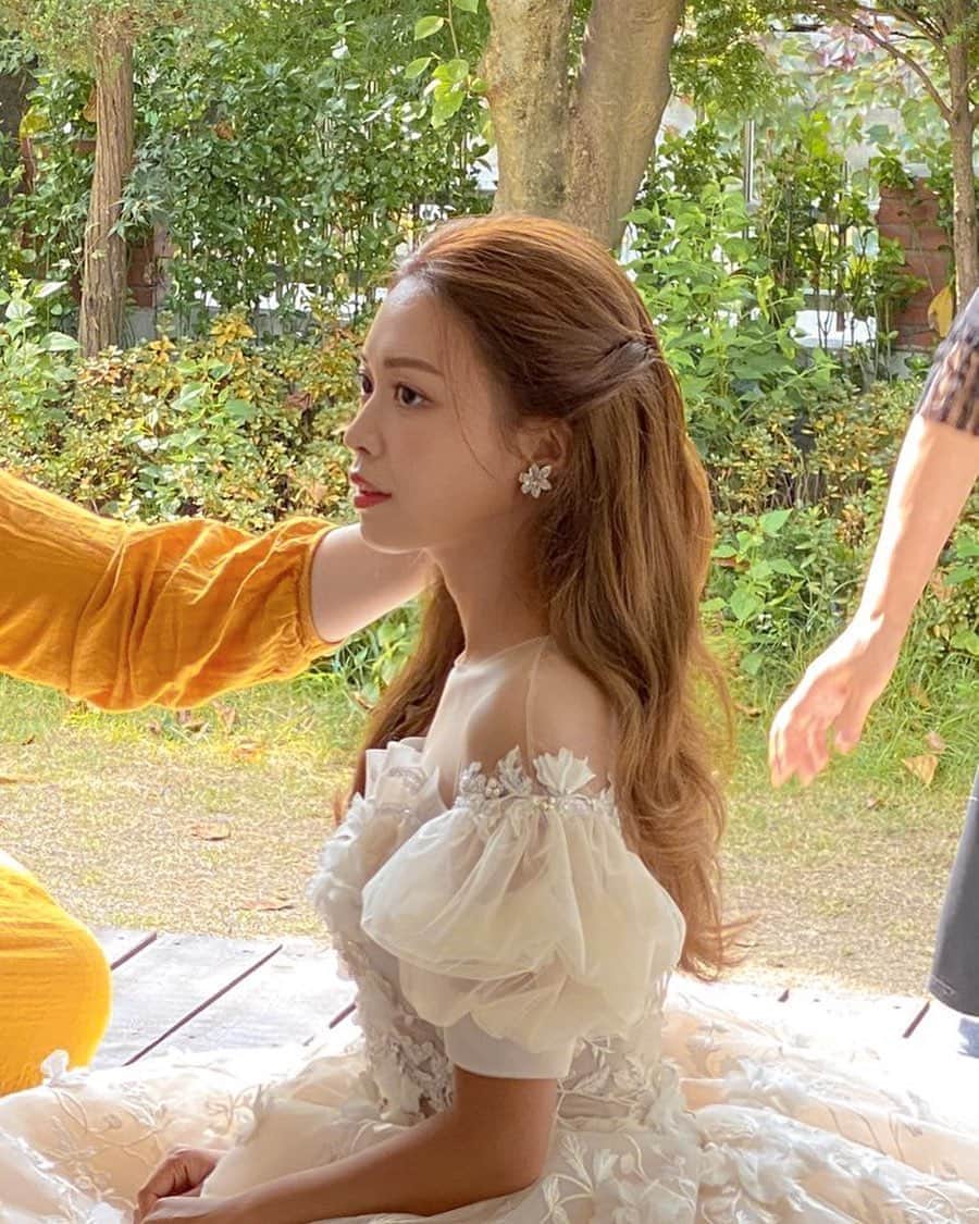 キム・ダヘのインスタグラム：「여러분 진동클렌져 9일은 한글날이라 배송이 쉬어서 오늘 주문하셔야 이번주 출고고 내일 주문은 담주 월 출고에요 참고해주세요오?? 💛💛💛  오늘도 날씨가 너무 죠으네요 행복한 하루 보내세요우~」