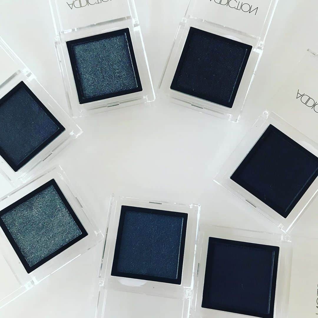 アディクションのインスタグラム：「Many shades of Black 🖤🖤🖤 one of my favorite “Crow”  Black Pearl 🖤」