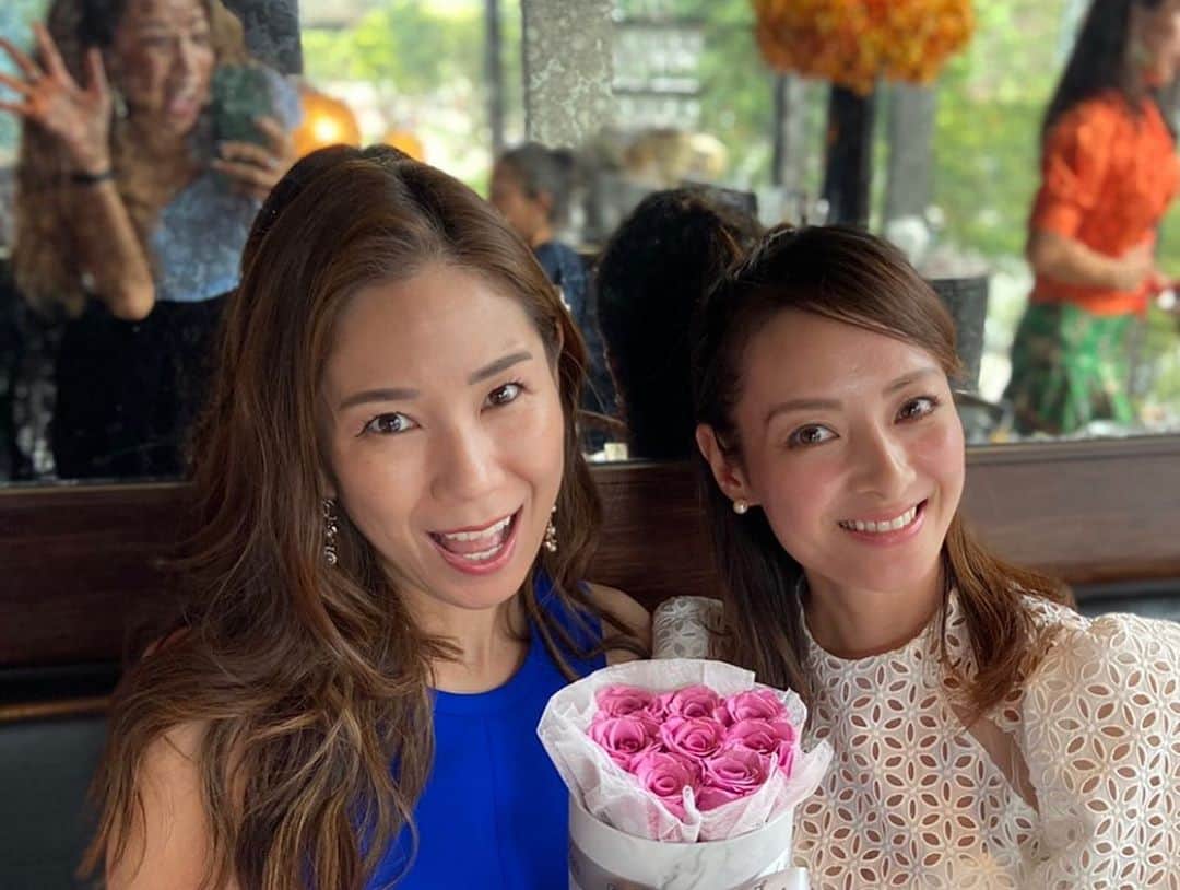 畑田亜希さんのインスタグラム写真 - (畑田亜希Instagram)「Thank you my beautiful ladies for the awesome birthday lunch🎂You guys are so sweet! 💋💋💋 ・ xoxo💕 ・ #2020 #sg #singapore #mybirthday #birthday #birthdaylunch #singaporelife #luke’s #mybeautifulladies」10月7日 12時05分 - akihatada