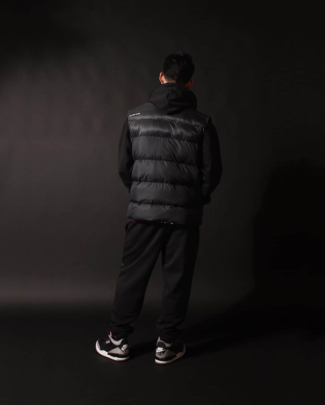 A+Sさんのインスタグラム写真 - (A+SInstagram)「2020 .10 .11 (sun) in store  ■NIKE JORDAN PSG DOWN VEST COLOR : BLACK SIZE : S - 2XL PRICE : ¥15,000 (+TAX)  抜群の暖かさに、パリのプライドを。スタイリッシュさと暖かさを兼ね備えたパリ サンジェルマン ベストを着て、街に出かけよう。 軽量の断熱素材と滑らかな裏地のある快適な着用感。裾のフィット感が調節可能で、ジッパー付きポケットを備えています。 プリント柄の裏地のあるリバーシブル仕様なので、異なるスタイルで着用可能。  Hit the street with style and warmth in the Paris Saint-Germain Vest. Lightweight, insulated and smoothly lined for comfort, it's adjustable along the hem and is equipped with zippered pockets. Reverse to wear with the printed liner side out for a different look.  #a_and_s #NIKE #PSG #JORDAN #JUMPMAN #JUMPMAN23 #NIKEJORDAN #JORDANBRAND #JORDANBRANDPSG #CICESTPARIS #PANAME」10月7日 12時05分 - a_and_s_official