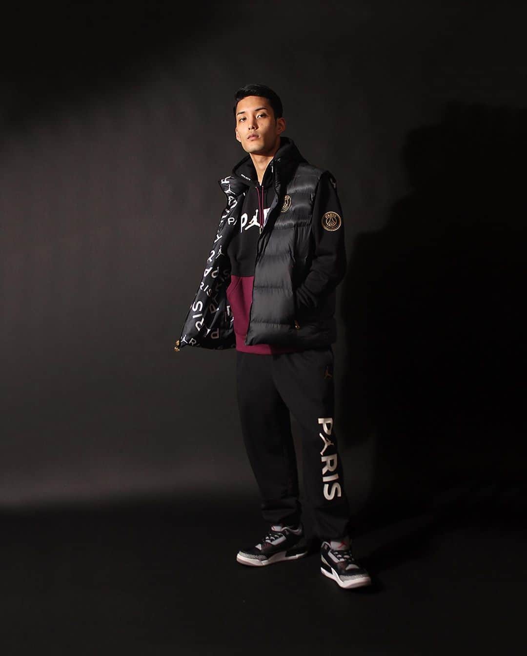 A+Sさんのインスタグラム写真 - (A+SInstagram)「2020 .10 .11 (sun) in store  ■NIKE JORDAN PSG DOWN VEST COLOR : BLACK SIZE : S - 2XL PRICE : ¥15,000 (+TAX)  抜群の暖かさに、パリのプライドを。スタイリッシュさと暖かさを兼ね備えたパリ サンジェルマン ベストを着て、街に出かけよう。 軽量の断熱素材と滑らかな裏地のある快適な着用感。裾のフィット感が調節可能で、ジッパー付きポケットを備えています。 プリント柄の裏地のあるリバーシブル仕様なので、異なるスタイルで着用可能。  Hit the street with style and warmth in the Paris Saint-Germain Vest. Lightweight, insulated and smoothly lined for comfort, it's adjustable along the hem and is equipped with zippered pockets. Reverse to wear with the printed liner side out for a different look.  #a_and_s #NIKE #PSG #JORDAN #JUMPMAN #JUMPMAN23 #NIKEJORDAN #JORDANBRAND #JORDANBRANDPSG #CICESTPARIS #PANAME」10月7日 12時05分 - a_and_s_official