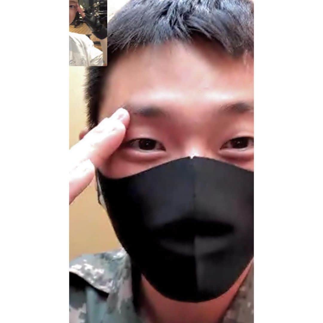 チョ・グォン さんのインスタグラム写真 - (チョ・グォン Instagram)「창민이형이 젤 부러웠던 우리는 드디어 모두 군필돌이 되었다. 막둥이 정진운 만기전역을 축하한다!  18군번 리더조권#2AM #이창민#임슬옹#조권#정진운」10月7日 12時27分 - kwon_jo