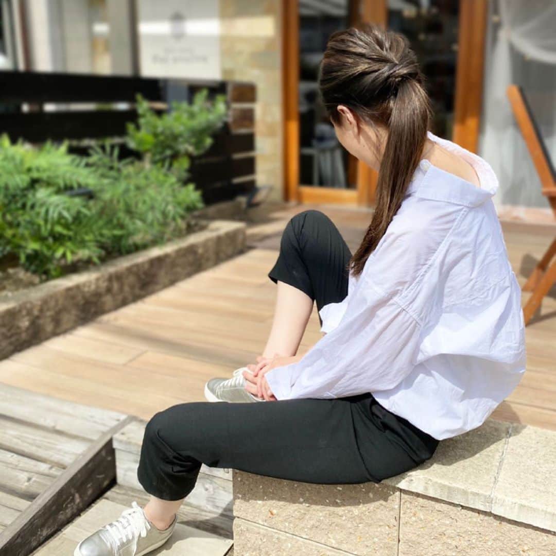 asuka0119のインスタグラム：「2020.10,7  襟ぐりがめちゃくちゃ可愛い #uniqlo  の#エクストラファインコットンロングシャツ   Lにしてザックり着て ロングシャツだけどinして  pantsは#神パンツ の#スマートアンクルパンツ  の着回し(ت)  tops、pants #ユニクロ   #uniqloコーデ #上下ユニクロ部 #アラフォー#アラフォーコーデ#高身長女子#高身長コーデ #プチプラコーデ #大人カジュアル #uniqloginza2020fw #locari」