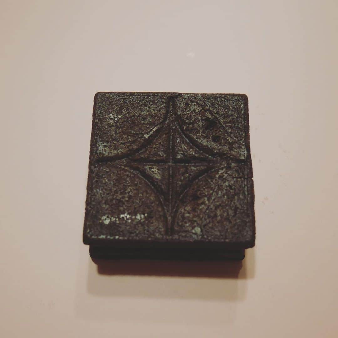 本田朋子さんのインスタグラム写真 - (本田朋子Instagram)「黒のプレスバターサンド。 チョコレート熱が止まらない♡  #プレスバターサンド #黒 #大人のおやつ  #手土産」10月7日 12時33分 - tomoko_honda_official_phonics