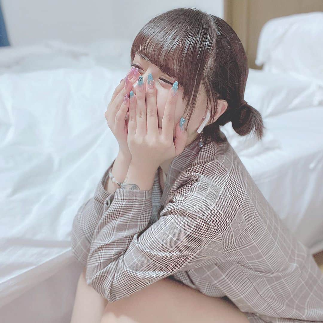 朽木若菜のインスタグラム：「久しぶりの投稿🍩🤍🤍🤍げんき？」