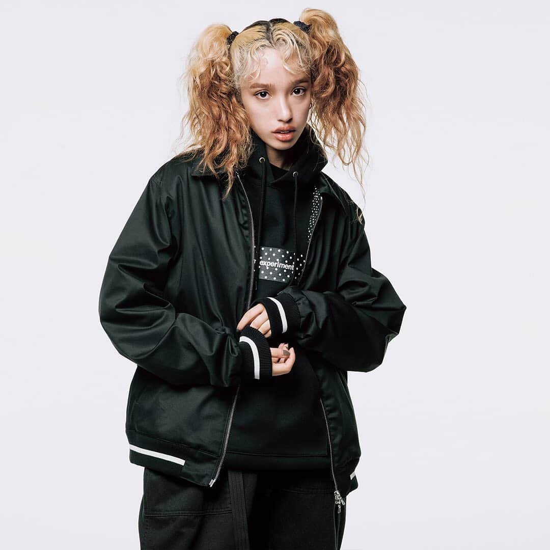 ARKnetsさんのインスタグラム写真 - (ARKnetsInstagram)「《 uniform experiment 》﻿ ﻿ 2020 Autumn & Winter Collection﻿ ﻿ ■BRAND/ uniform experiment ( ユニフォームエクスペリメント )﻿ ﻿ SOPH.co.,ltd.より2008年にデビューしたメンズクロージング（ユニフォーム）の実験的プロジェクト。﻿ 既存のルールに捕われない自由な発想によってシーズンキーワードをフォーカスし、グラフィックやカラー、マテリアルを駆使して個々のプロダクトを形成する。﻿ これまでにパーマネントラインである"white line"、シーズンテーマとして掲げた"color chart" "U.E.NAVY"などに代表されるブランド独自の表現方法を確立。﻿ 時には初期のシーズンテーマを継続して最新コレクションに取り入れるなど、﻿ 自由に展開するラインナップは、今までになかった新しいブランドの在り方を構築してゆく。﻿ 様々な要素を最新コレクションに取り入れながら、新規性と継続性を兼備した唯一無二のプロダクトを展開する。﻿ ﻿ ﻿ 【取り扱い店舗 】﻿ @noasark0265﻿ @wiseark﻿ ﻿ ■商品や通信販売に関しまして、ご不明な点がございましたらお気軽にお問い合わせください。﻿ ----------------------------------﻿ 【お問い合わせ】﻿ ARKnetsコールセンター﻿ TEL：028-634-1212 ( 営業時間 12:00～19:00 )﻿ ※店舗へ繋がりにくい場合には、こちらまでお問合せ下さい。﻿ -------------------------------------﻿ #uniformexperiment #ユニフォームエクスペリメント #sophnet #ソフネット #wiseark #arknets #noasark #セレクトショップ #栃木 #宇都宮 #群馬 #高崎 #埼玉 #越谷 #styling #スタイリング #fashion #ファッション #メンズファッション #coodinate #コーディネイト #20AW #2020aw #2020fw #collection #20fw #fashiongram #outfit #casualstyle #instafashion」10月7日 12時49分 - arknets_official