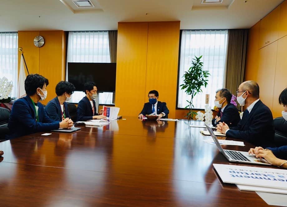 平井卓也さんのインスタグラム写真 - (平井卓也Instagram)「ONE JAPAN は大企業50社の若手が組織を超えて繋がったグループ。会社変革やイノベーションへの取り組みには期待が大きいです。頑張ってください！#平井卓也　#onejapan #デジタル庁」10月7日 12時53分 - hiratakuchan0125
