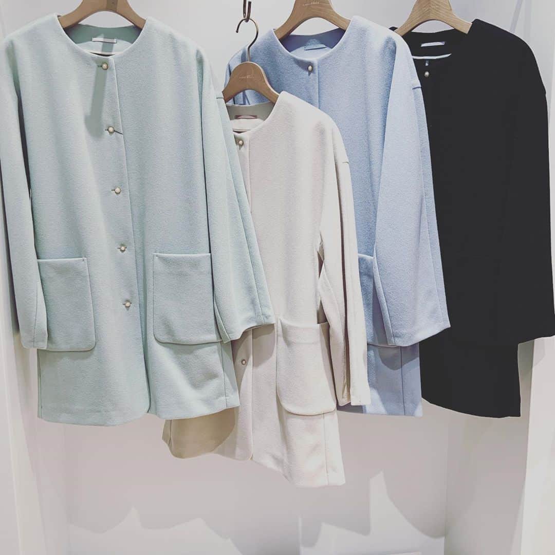 Bon mercerie_ボンメルスリー公式さんのインスタグラム写真 - (Bon mercerie_ボンメルスリー公式Instagram)「【new arrival】﻿ ﻿ ノーカラーコートの新作が入荷しました！﻿  ﻿ 金縁パールボタンと大きめのパッチポケットも可愛いデザイン♪  ﻿ ﻿ ﻿ 982-99850 coat﻿ ¥21,000+tax﻿ .﻿ .﻿ .﻿ ﻿ #anatelier #アナトリエ #bonmercerie ﻿ #ボンメルスリー #shinjyukumylord ﻿ #新宿ミロード #newarrival﻿ #最後の秋#ノーカラーコート#カラーコート #パールボタン」10月7日 12時54分 - anatelier_shinjukumylord
