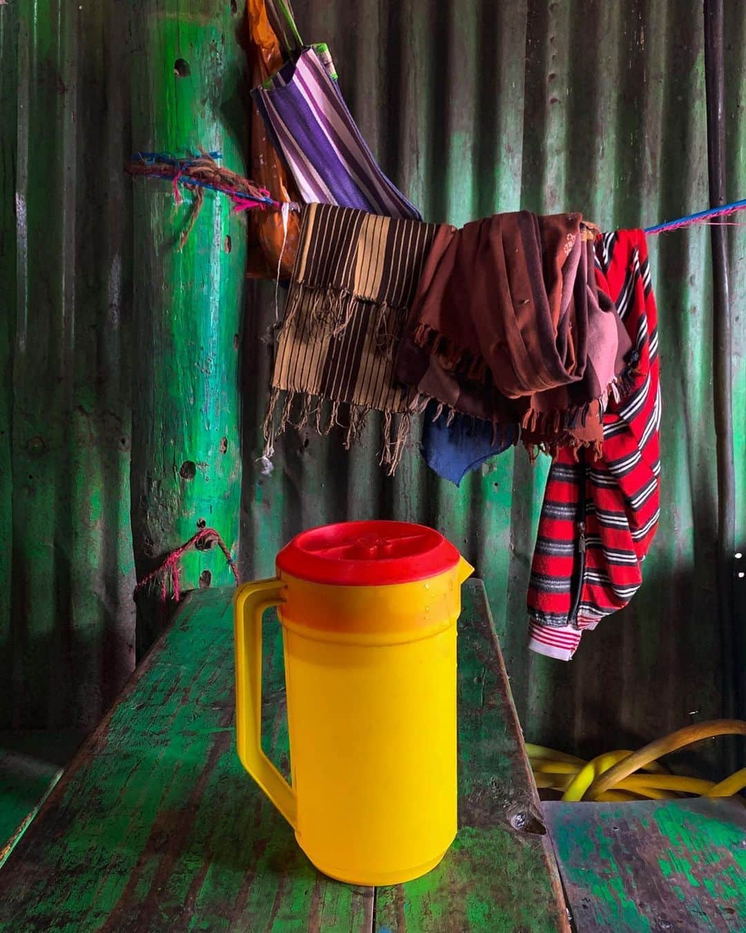 のインスタグラム：「I never realized how exciting water pitchers could be until my previous visit to India last year for @NatGeo. In needing to ease overthinking on all that is occurring around our world, here this evening with another triptych, photographs from a few roadside dhaba’s. Each giving colorful love from a water pitcher…a yellow pitcher upon the table, where we had lunch at a riverside dhaba in Dhubri, Assam State. Two pink pitchers in a disco-colored dhaba in Purnia, Bihar state, where peacefully sleeping on benches we spent the night. And a fancy green pitcher in a Tibetan dhaba were we had dinner in Bodh Gaya, walking distance from where Buddha attained enlightenment. Thank you, water pitchers of India. ⠀⠀⠀⠀⠀⠀⠀ India’s Daunting Challenge: There’s Water Everywhere, And Nowhere - Chapter 8 of the @outofedenwalk, my latest story in the August 2020 of @natgeo magazine. ⠀⠀⠀⠀⠀⠀⠀ #triptych #waterpitcher #yellow #pink #green #water #nothingspecial #peace #love #dhubri #purnia #goalpara #bodhgaya #india @natgeo @outofedenwalk #walkingindia #edenwalk」