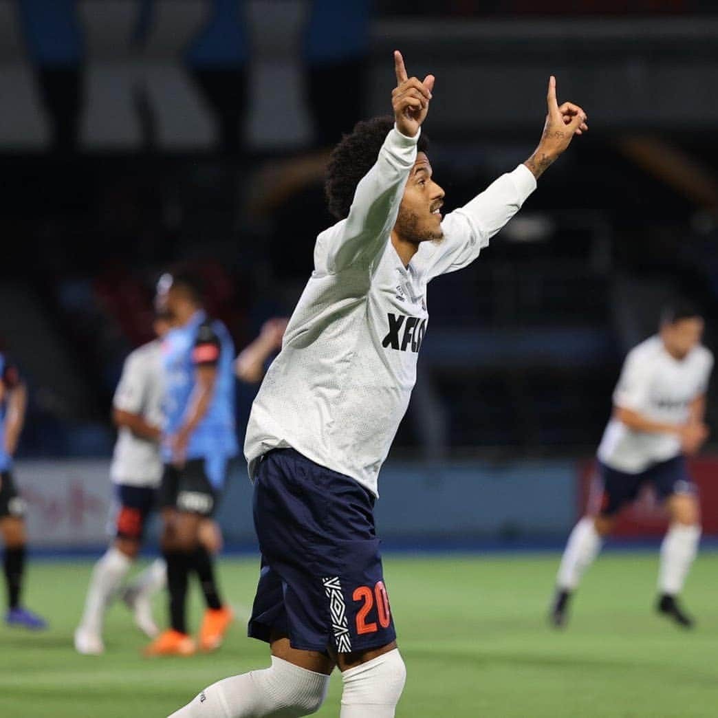 ウェヴェルソン・レアンドロ・オリヴェイラ・モウラのインスタグラム：「Vamos pra final 🙏🏾⚽️⚽️!!! Seguimos juntos em busca do objetivo maior!!! Glória a Deus.」