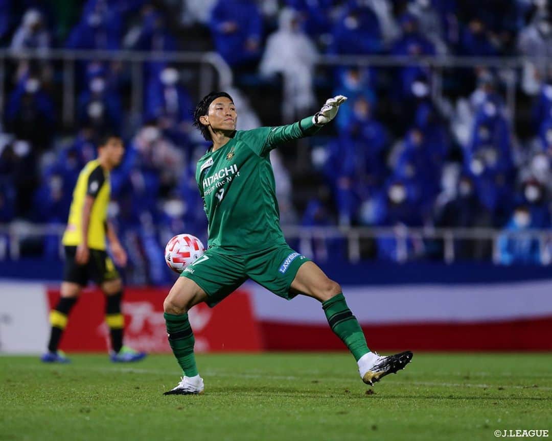 のインスタグラム：「#柏レイソル が７年ぶりの決勝進出を果たす🔥  🏆 ＪリーグYBCルヴァンカップ　準決勝 🆚 横浜FMvs柏 🔢 0-1  ﻿ #Ｊリーグ﻿ #jleague﻿ ﻿ #ルヴァンカップ ﻿ #levaincup﻿ #届けフットボールのチカラ﻿ ﻿ #kashiwareysol #reysol  #キムスンギュ #山下達也 #大谷秀和 #古賀太陽 #オルンガ #グータッチ﻿ #かっこいい #cool﻿ #soccer #soccergame﻿ #soccerplayer ﻿ #soccerlife﻿ #football #⚽️」