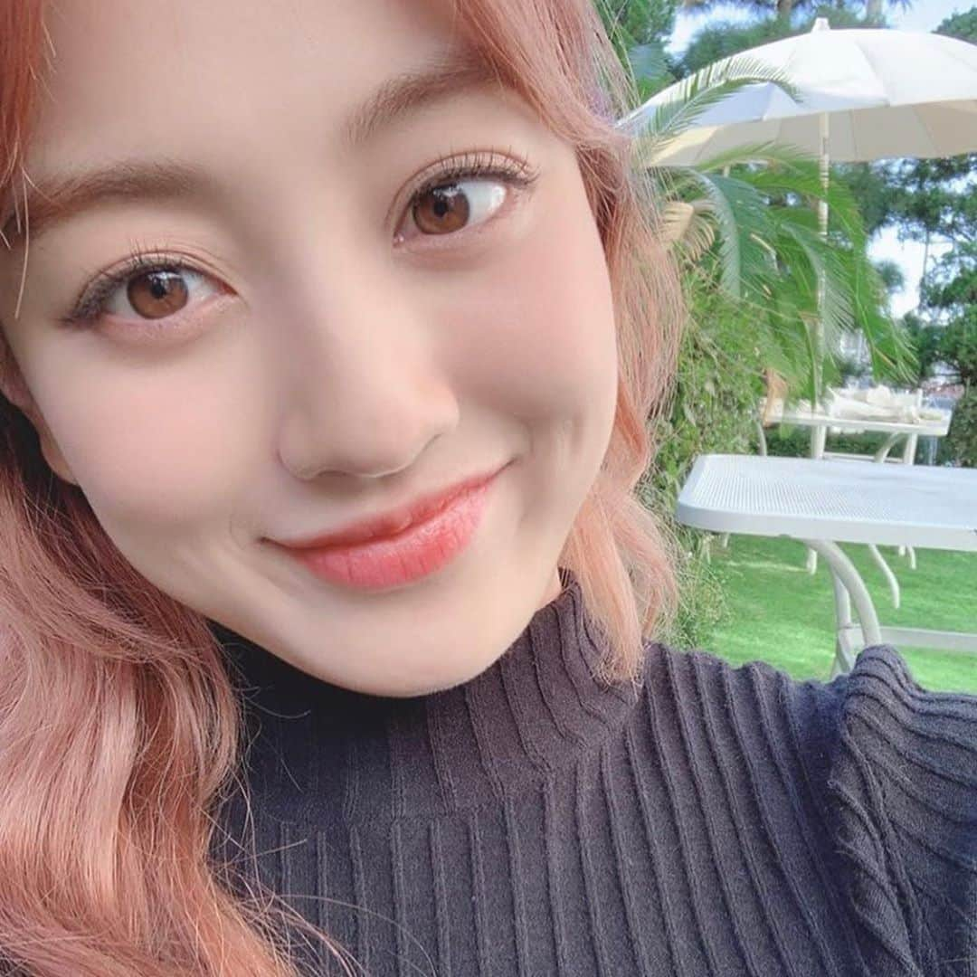 ジヒョさんのインスタグラム写真 - (ジヒョInstagram)「I DIDN‘T EVEN SEE HER UPDATE SHE‘S SO SO CUTE💔💔💔💔」10月7日 22時41分 - jypjihyo