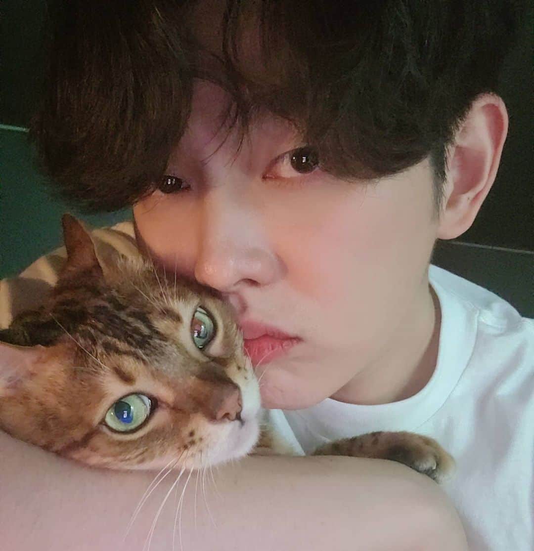 ユン・ギュンサンのインスタグラム：「#또미 #융균상 와 또미 이쁜것바♡」
