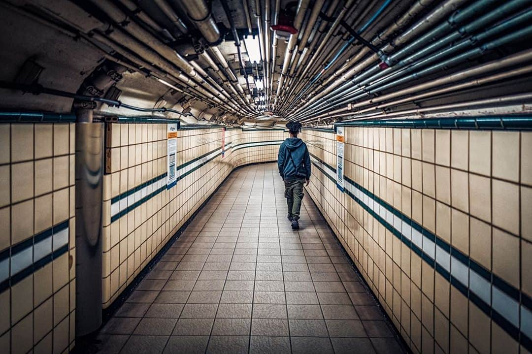 ライカさんのインスタグラム写真 - (ライカInstagram)「Editor‘s Pick 'Path Train' by Thorsten Stiffel (@ts1000)  Fluorescent lights struggle underneath layers of concrete as a lone traveler makes his way underground in Manhattan, NY.  Gear: #LeicaQ; Summilux 28 f/1.7 Asph  #LeicaFotografieInternational #LeicaCamera #Leica #🔴📷 #TheLeicaLook #LeicaWorld #LeicaSociety #LeicaPhoto #Leica_Club #LFIGallery」10月7日 23時00分 - leica_camera