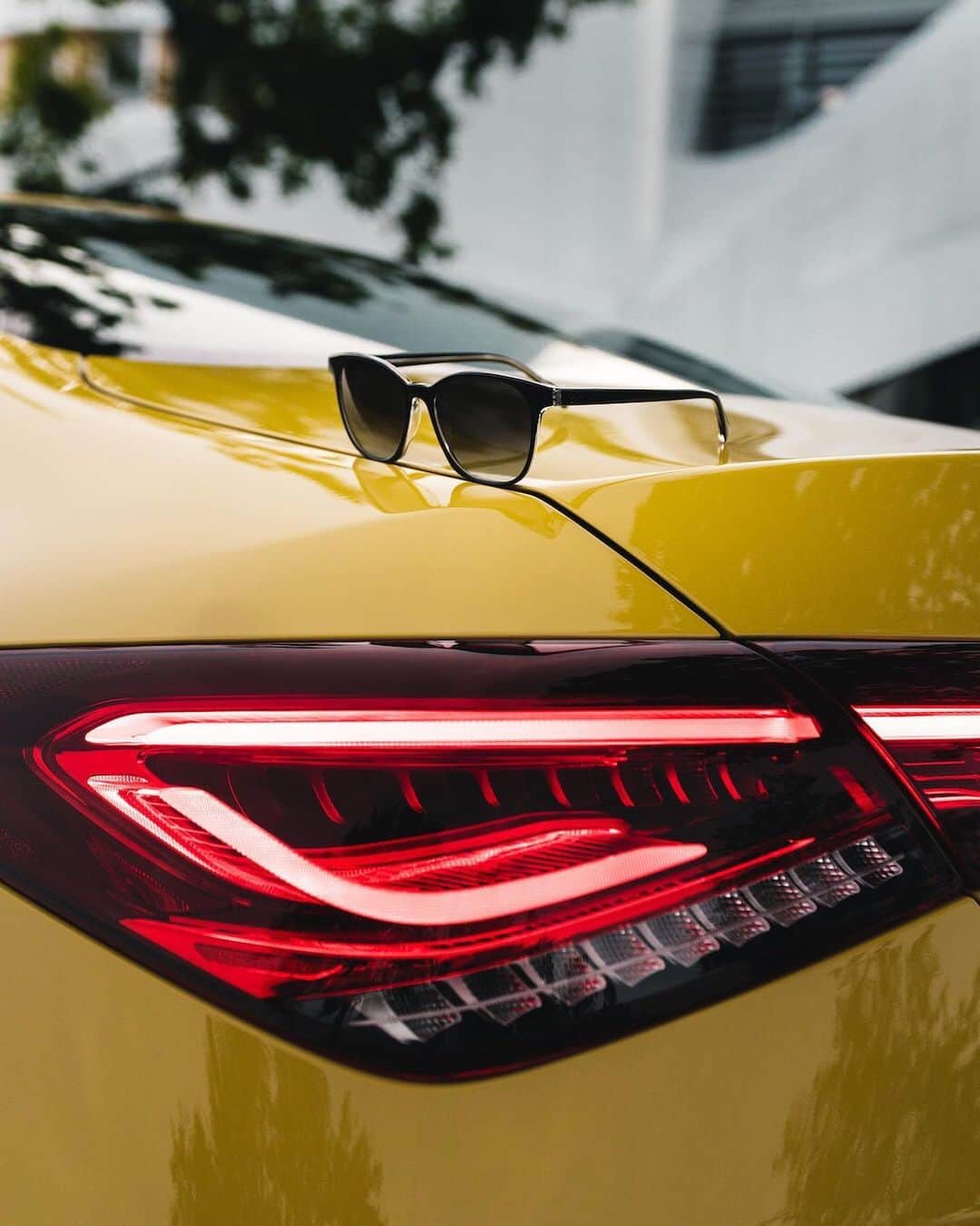 メルセデス・ベンツさんのインスタグラム写真 - (メルセデス・ベンツInstagram)「Make the road your catwalk with the chic casual sunglasses. Your Mercedes-Benz star appears in dynamic, sharp design, vibrant colors, power and elegance. 💛 📷 @hanneslhauser for #MBsocialcar #MercedesBenz #daimler #sunglasses #shopping」10月7日 23時00分 - mercedesbenz