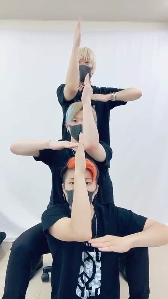 RYOGA -XTRAP-のインスタグラム：「"Eyes satisfied" is one of my favorite reaction that people watch our stuff 😆🔥 目が気持ち良い、を目指してます💡  @xtrap.official 🧤 @zange_xtrap 🔮 @kenshin_xtrap 🐬 @ryoga_xtrap 🔥」